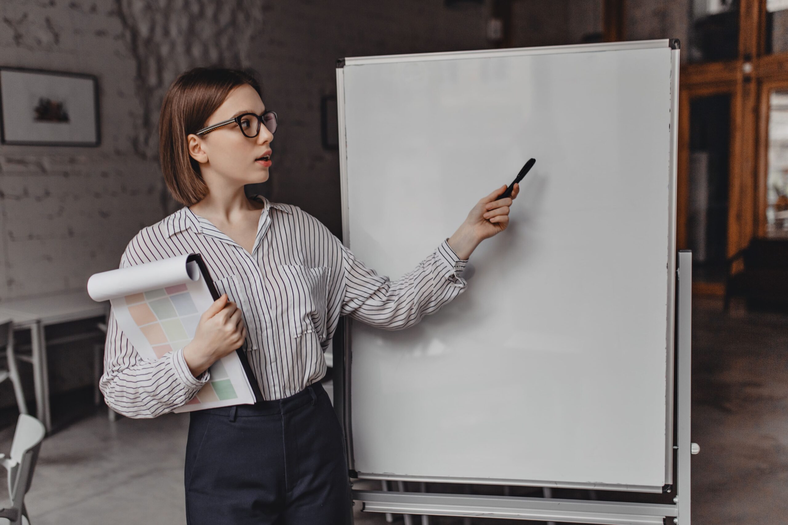 Какую зарплату получает ассистент преподавателя?