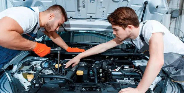 Слесарь по ремонту авто