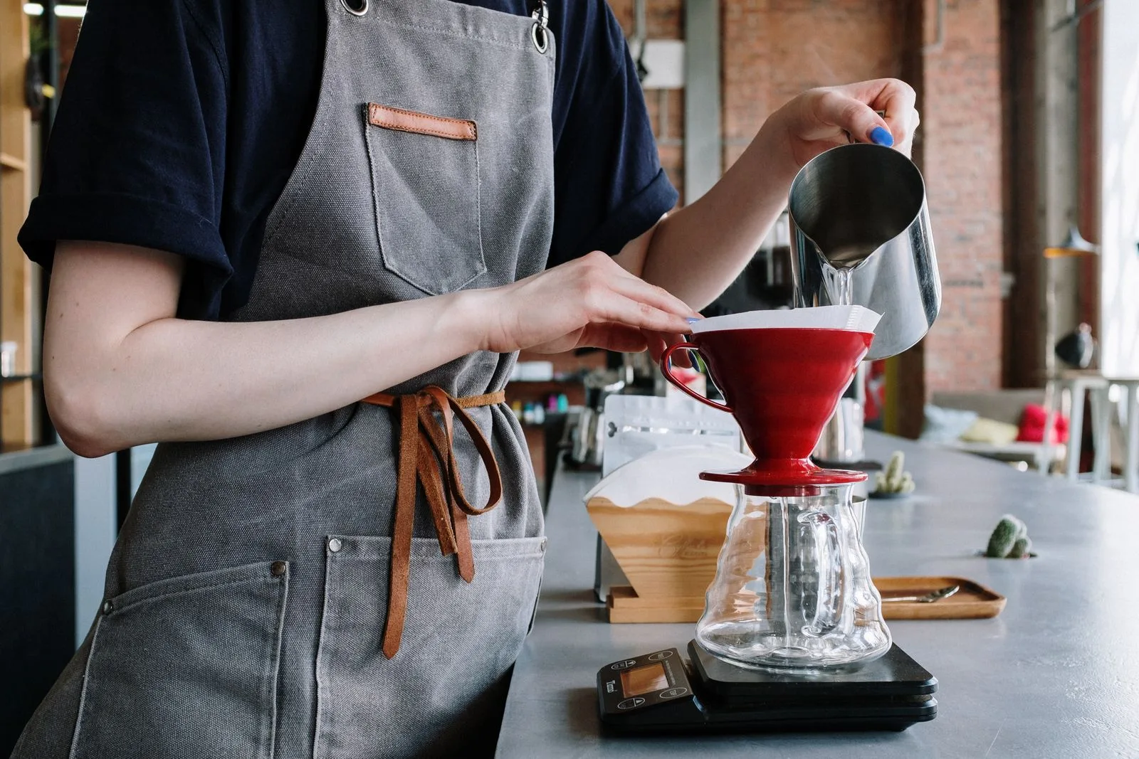 Профессии в HoReCa для старта карьеры без опыта: бармен, бариста, официант